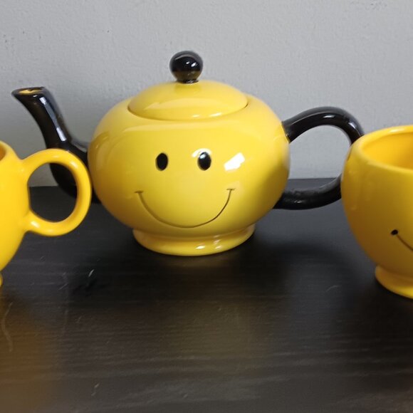 Vintage 3 Piece Smiley Face Tea Pot Set - Picture 1 of 6